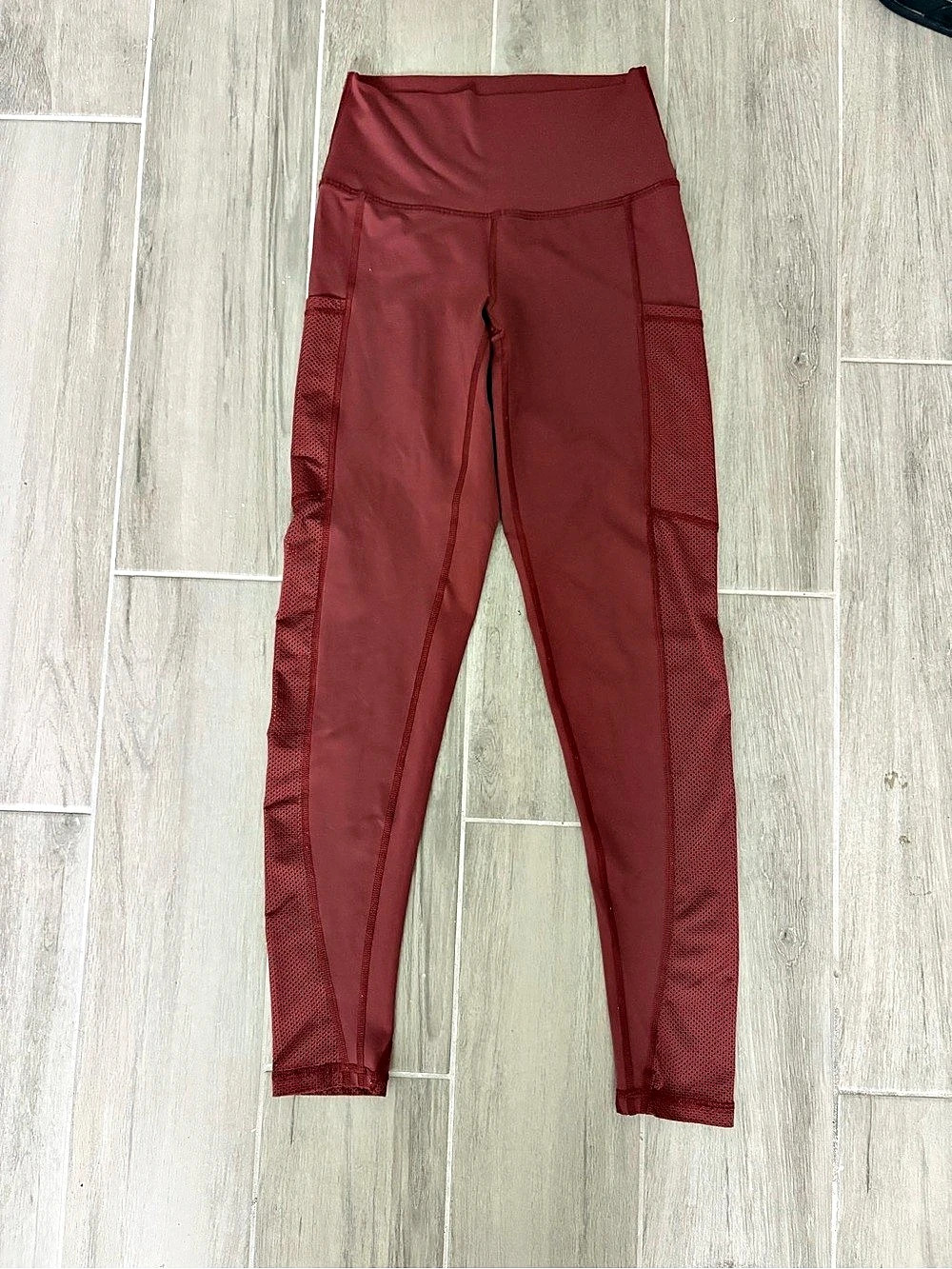 aerie Chill. Play. Move. Mesh Panel Leggings in Red Size Small Like New